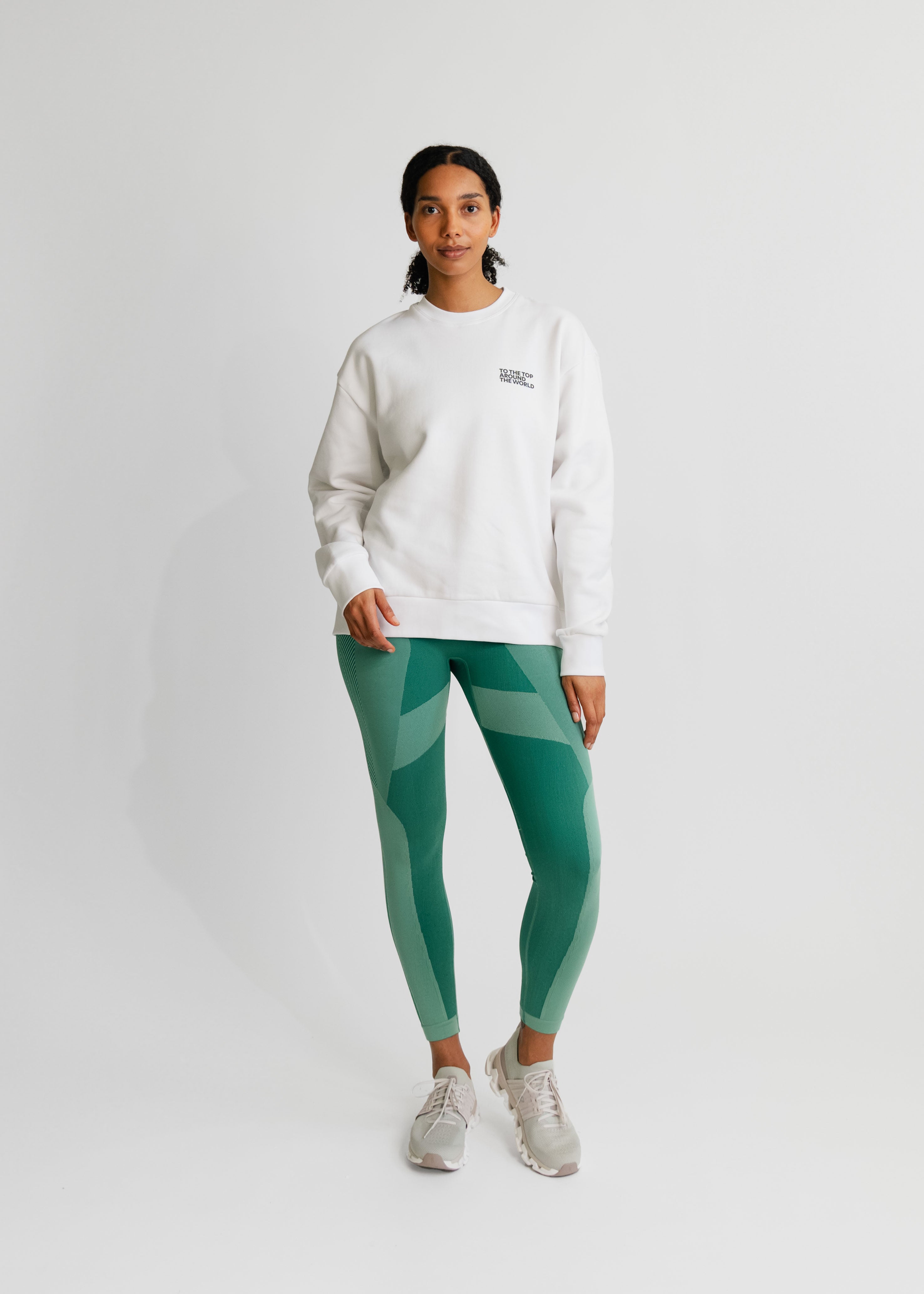 Sweater to the top Around The World