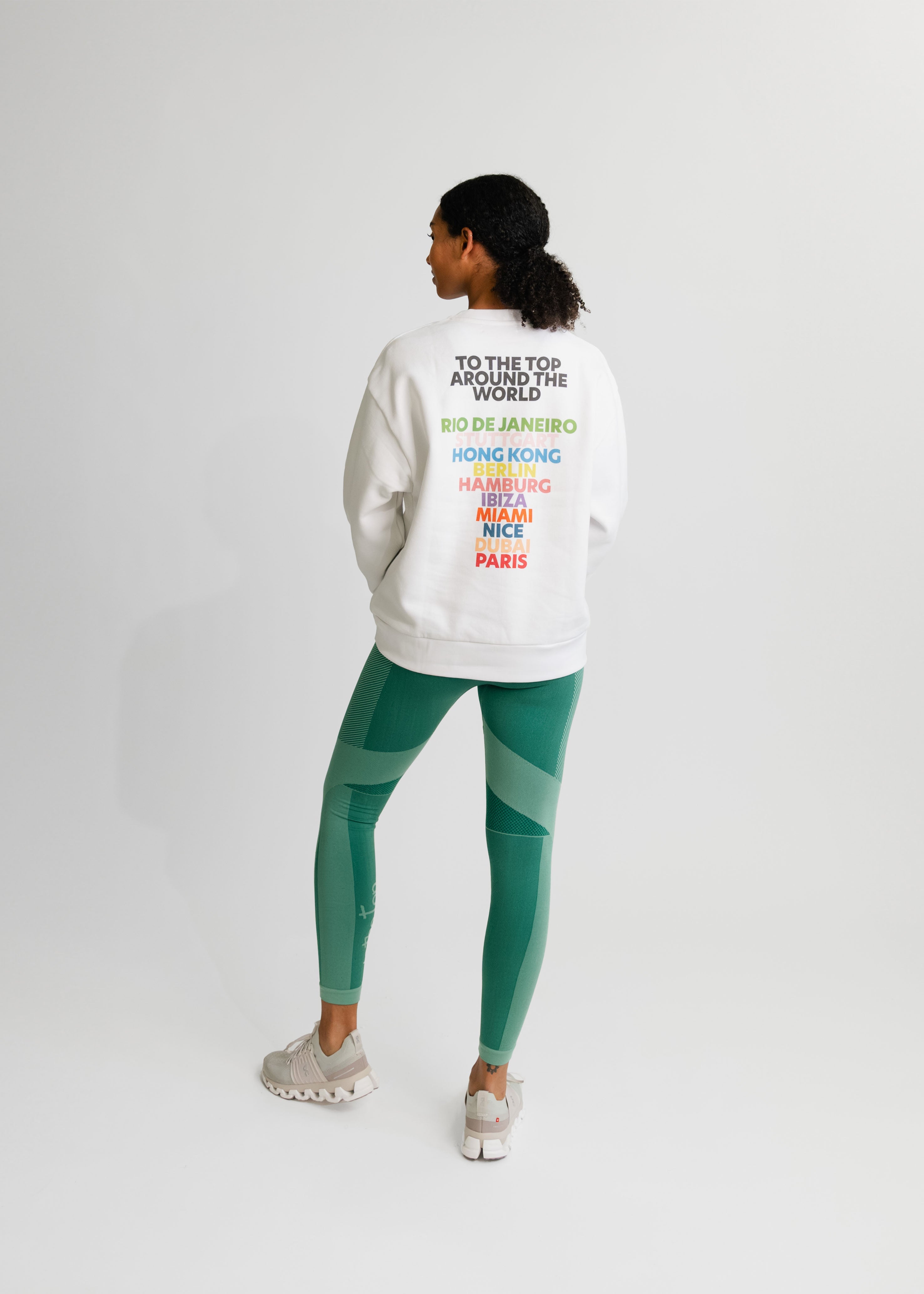 Sweater to the top Around The World